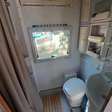 Camping Car A 3 Minutes Du Parc Pairi Daiza Parque de Campismo