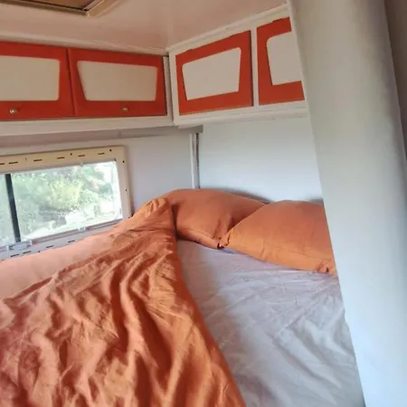 Camping Car A 3 Minutes Du Parc Pairi Daiza Parque de Campismo